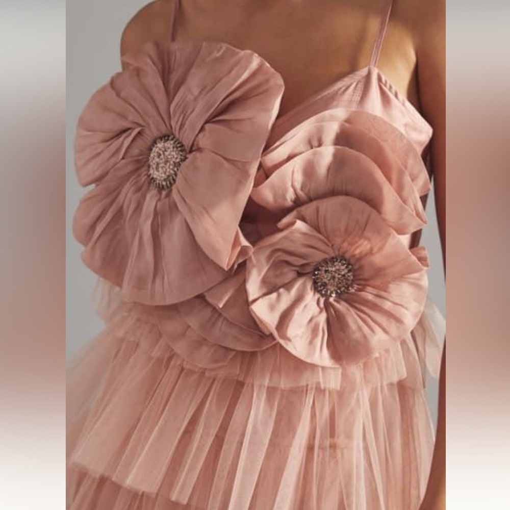 🩷Anthropologie Kavita Bhartia Rosette Tiered Gown🩷 - Picture 3 of 6